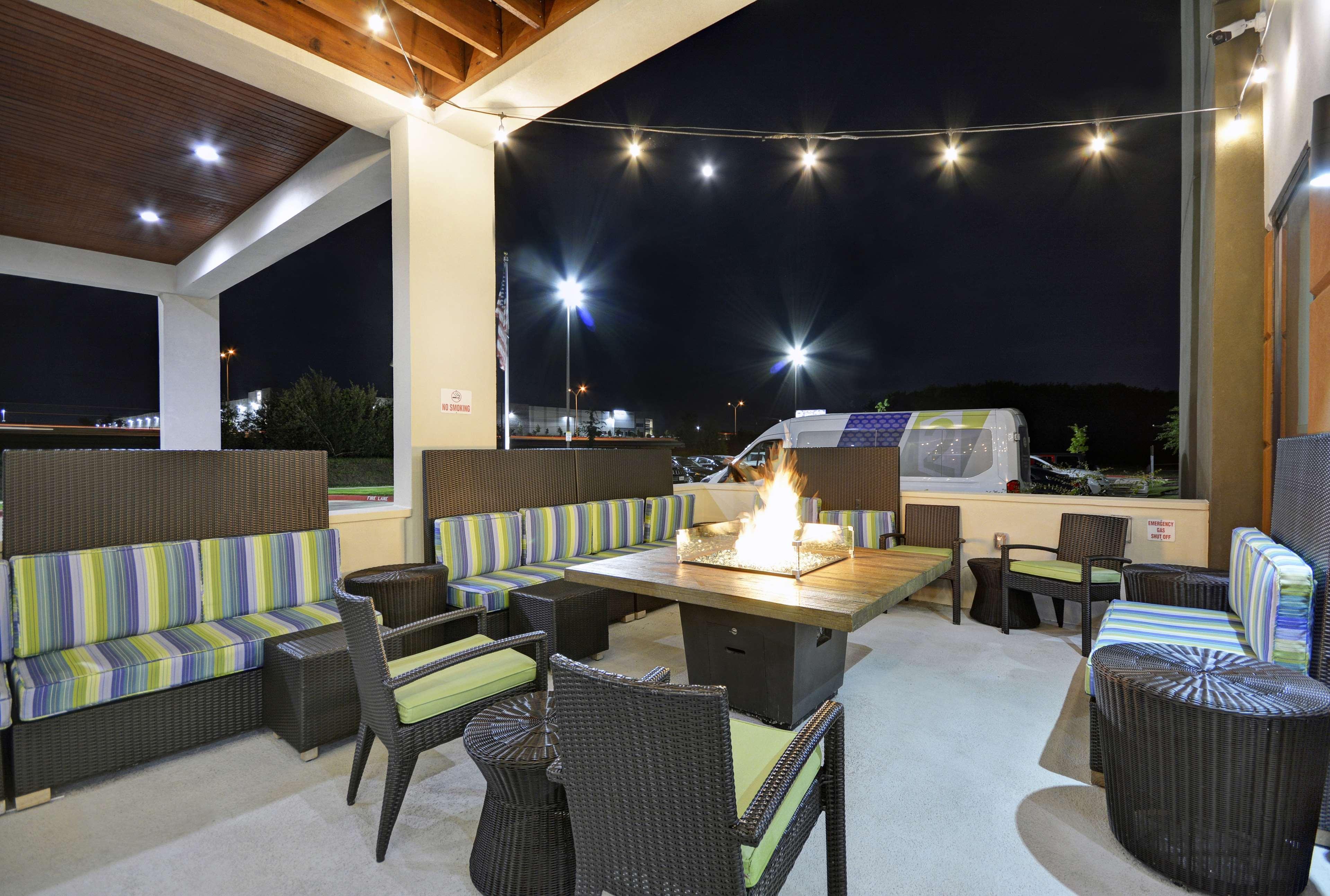 Home2 Suites By Hilton Dallas Desoto Εξωτερικό φωτογραφία